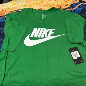 Med green tee